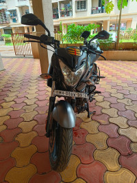 Mate Black Bajaj Pulsar NS200