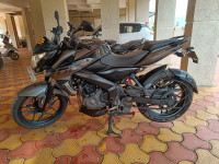Mate Black Bajaj Pulsar NS200