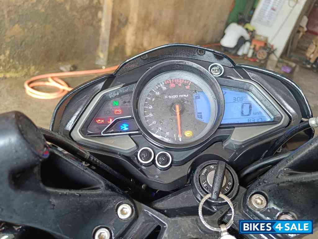 Mate Black Bajaj Pulsar NS200