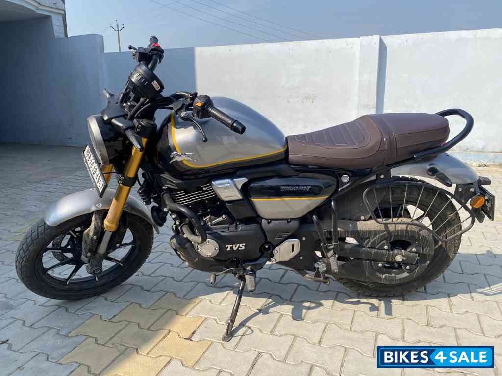 TVS Ronin DS