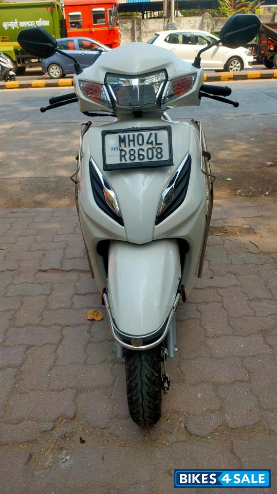 White Honda Activa 6G H-smart