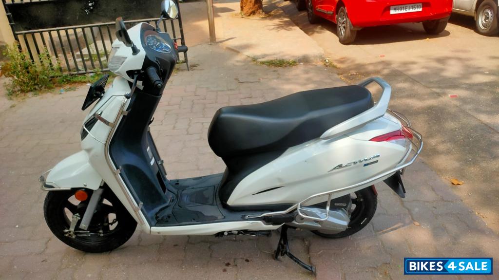 White Honda Activa 6G H-smart