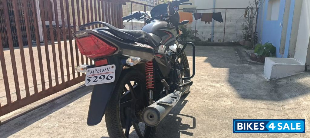 Gray Honda Shine BS6