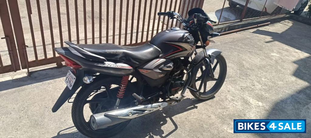 Gray Honda Shine BS6