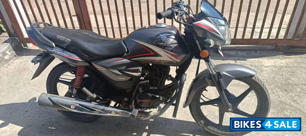 Gray Honda Shine BS6