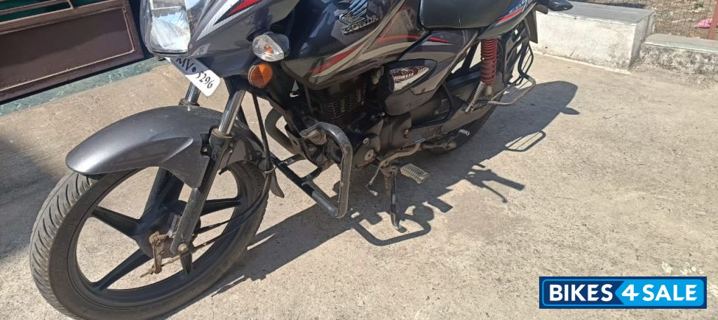 Gray Honda Shine BS6