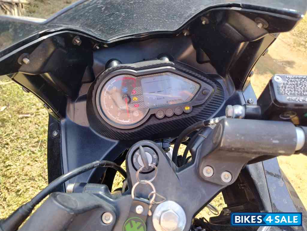 Bajaj Pulsar 220F BS6