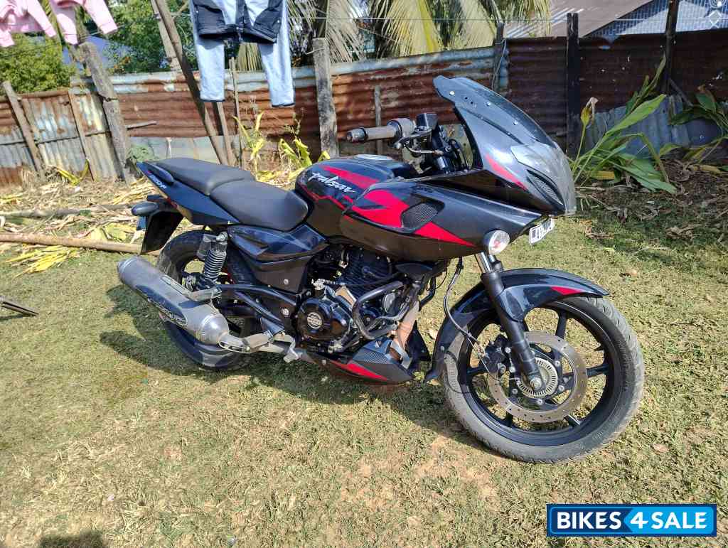 Bajaj Pulsar 220F BS6