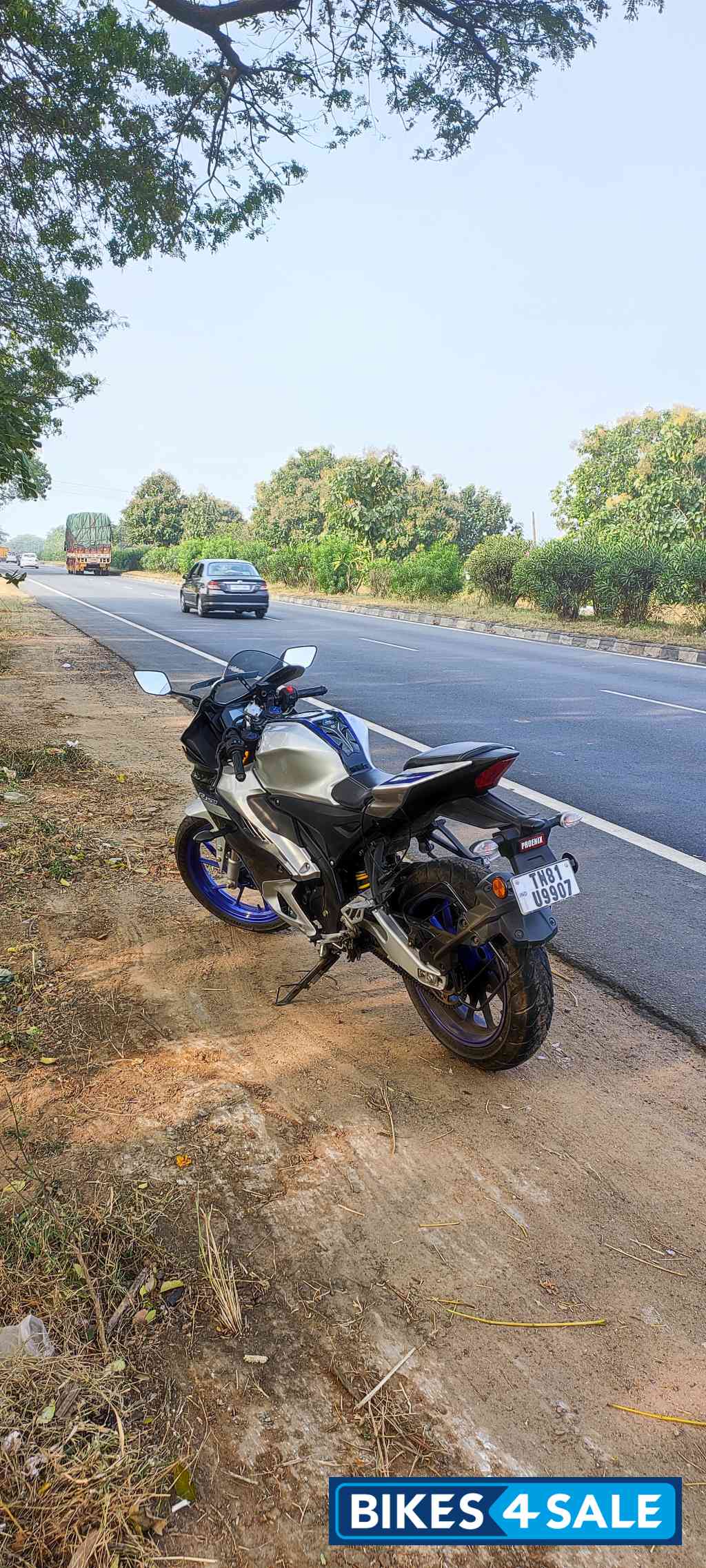 Grey Yamaha R15M