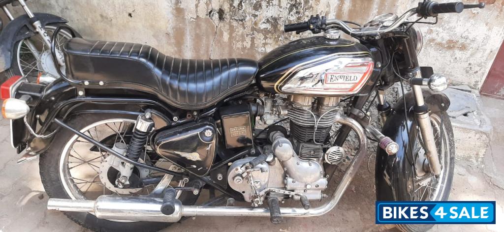 Black Royal Enfield Bullet 350