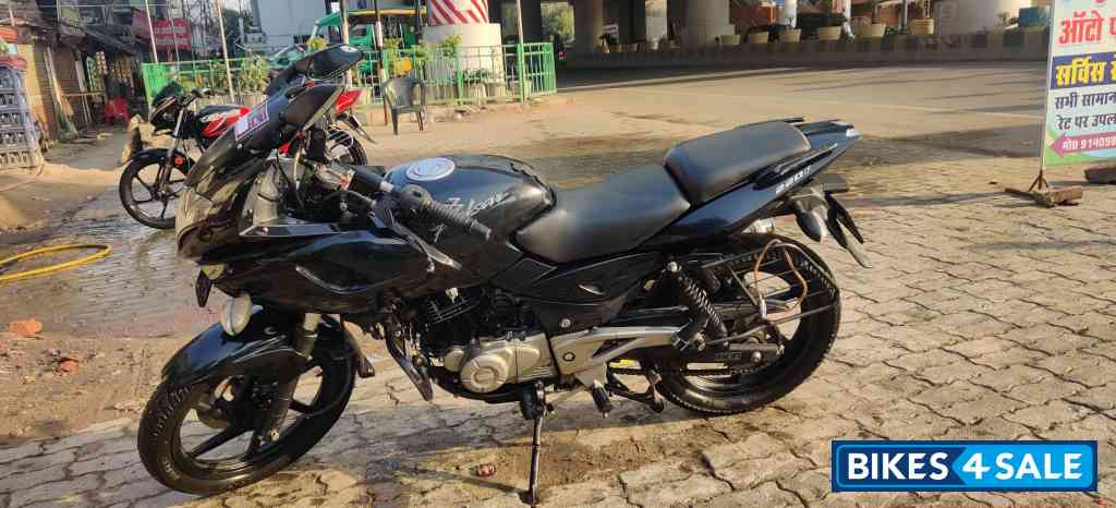 Bajaj Pulsar 220F