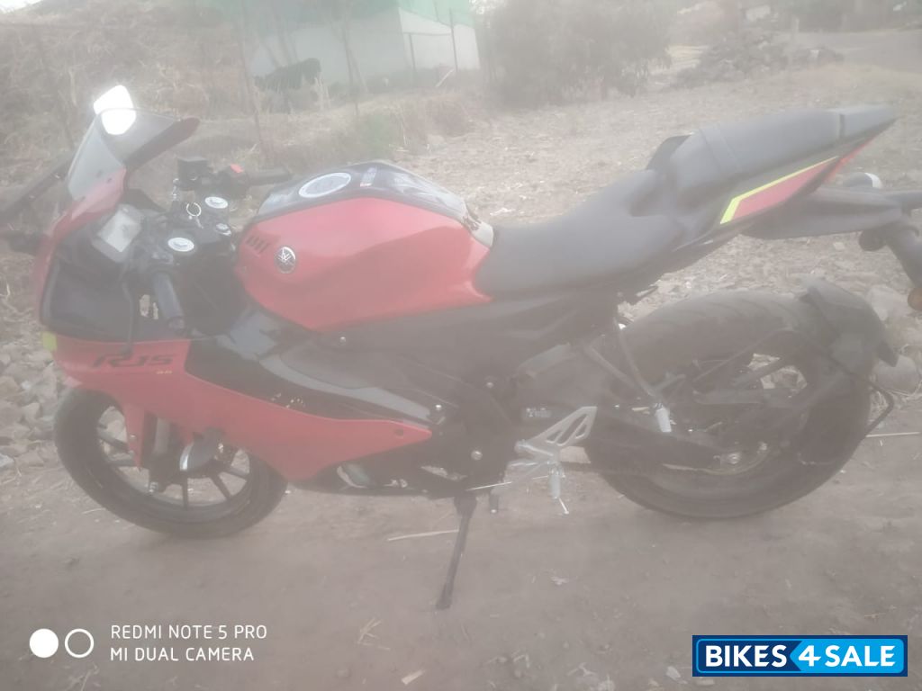 Red Yamaha R15 V4