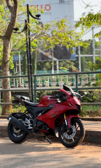 Yamaha R15 V4