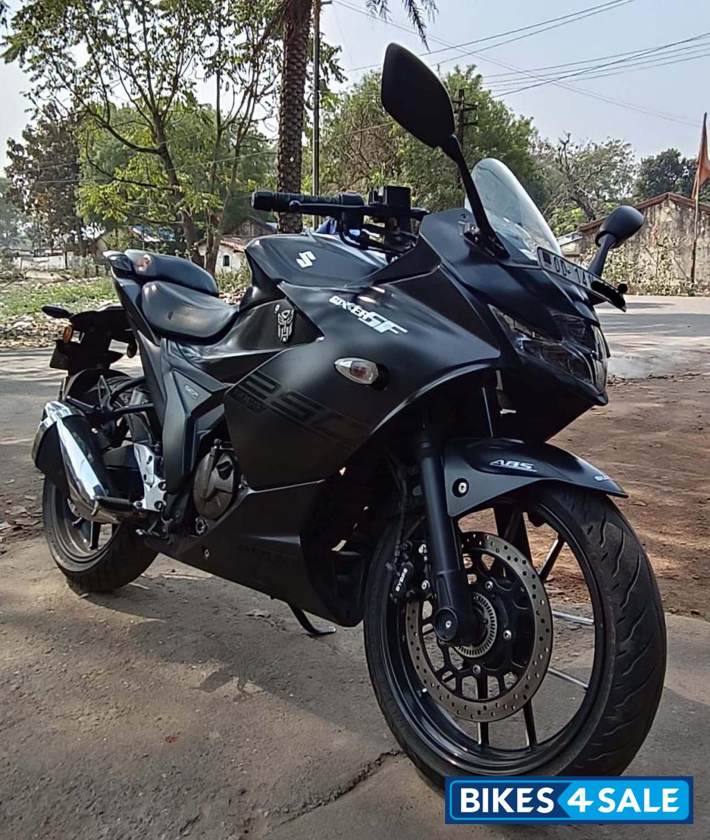 Matt Black Suzuki Gixxer SF 250