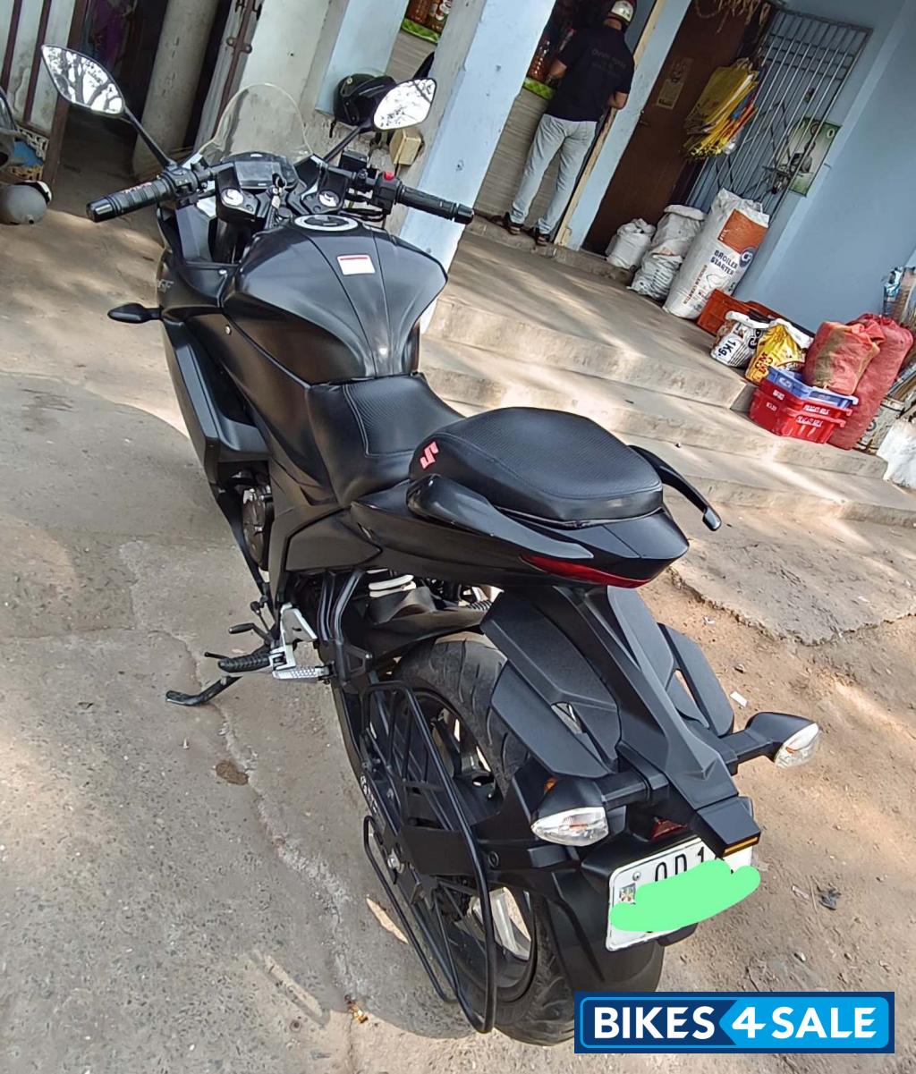 Matt Black Suzuki Gixxer SF 250