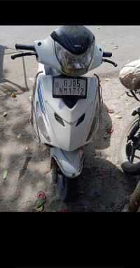 White Hero Maestro Edge 125