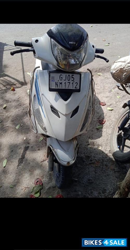 White Hero Maestro Edge 125