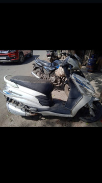 White Hero Maestro Edge 125