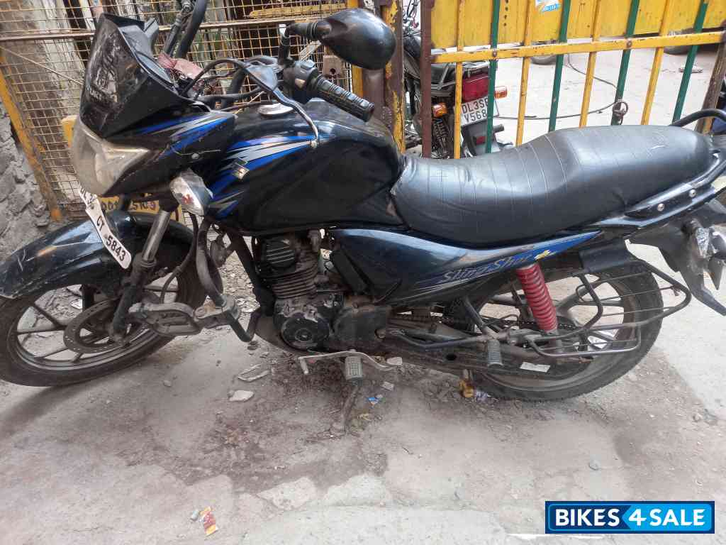 Black Suzuki SlingShot Plus