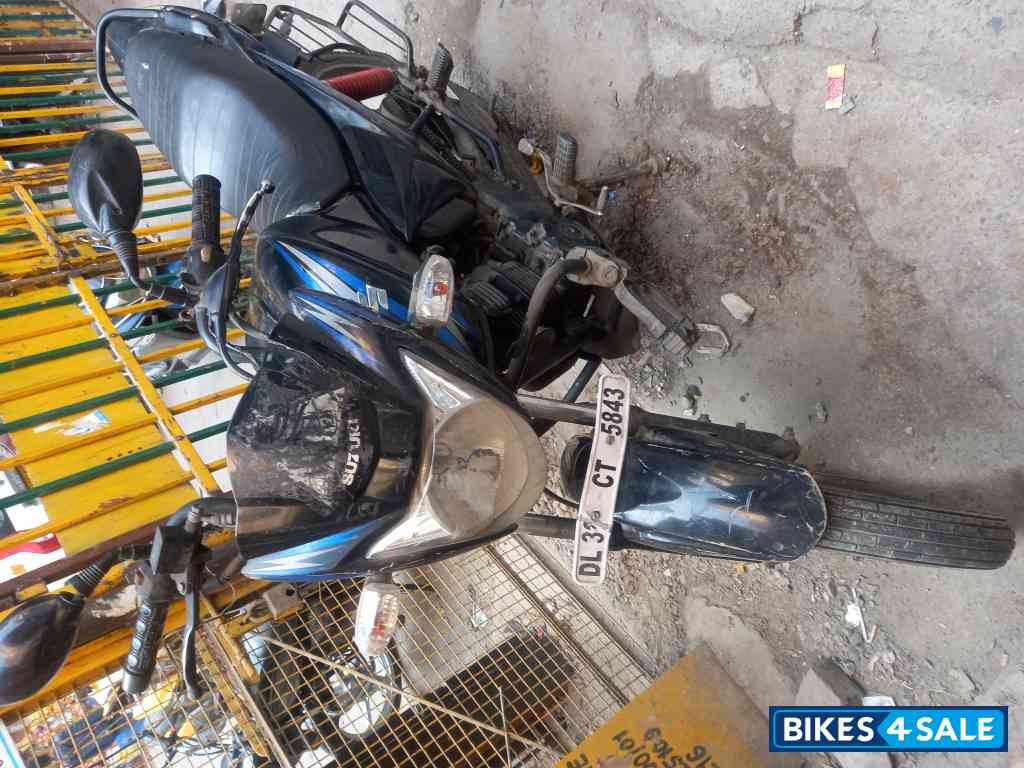 Black Suzuki SlingShot Plus