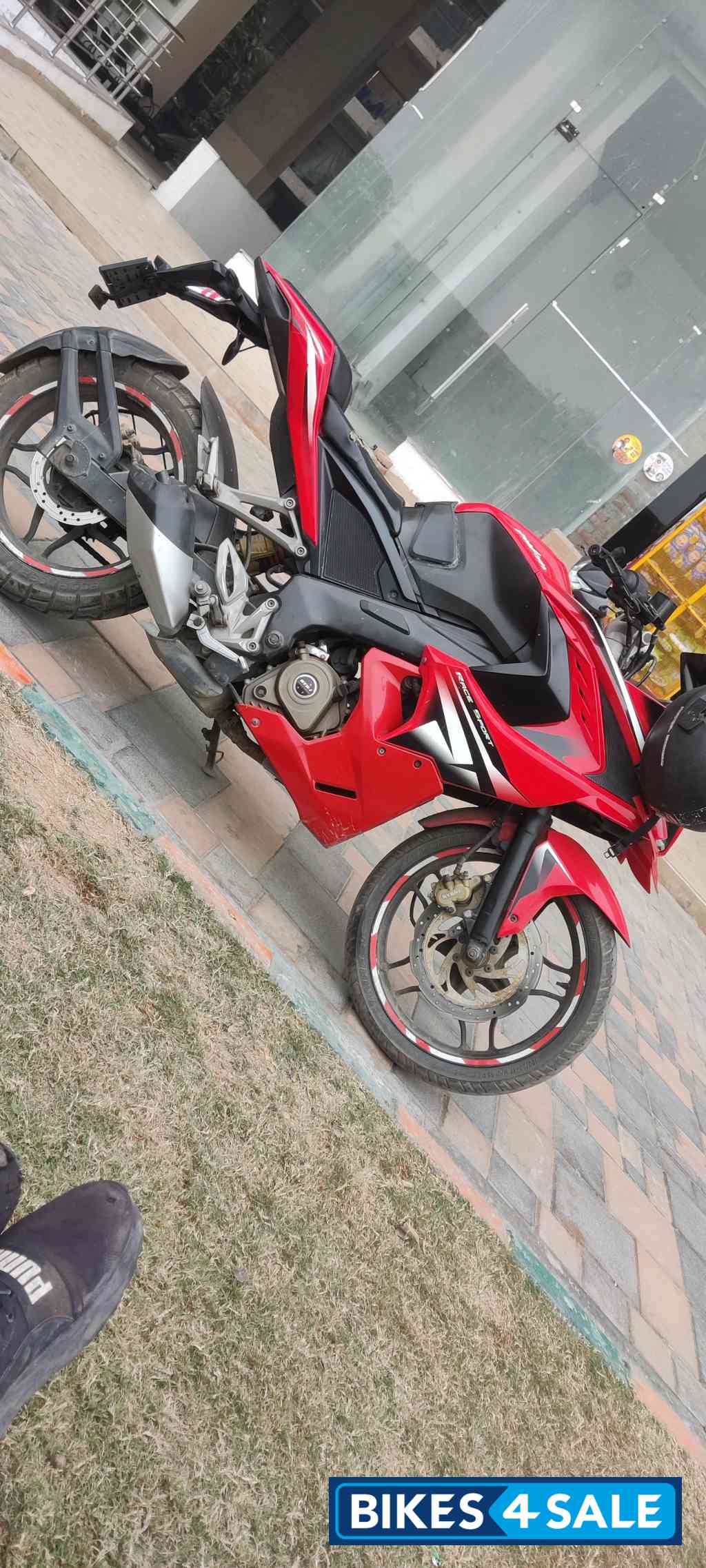 Bajaj Pulsar RS 200