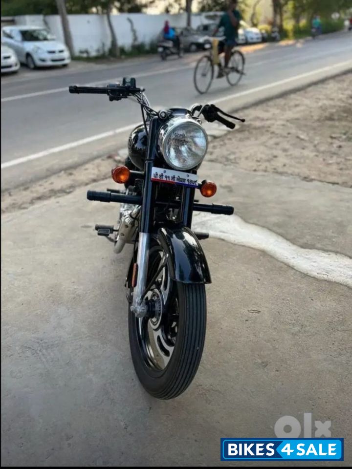 Black Royal Enfield Bullet 350 KS BS6