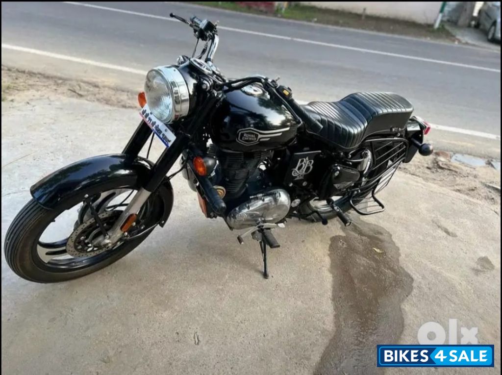 Black Royal Enfield Bullet 350 KS BS6