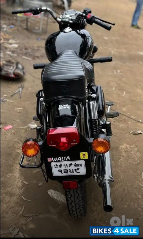 Black Royal Enfield Bullet 350 KS BS6