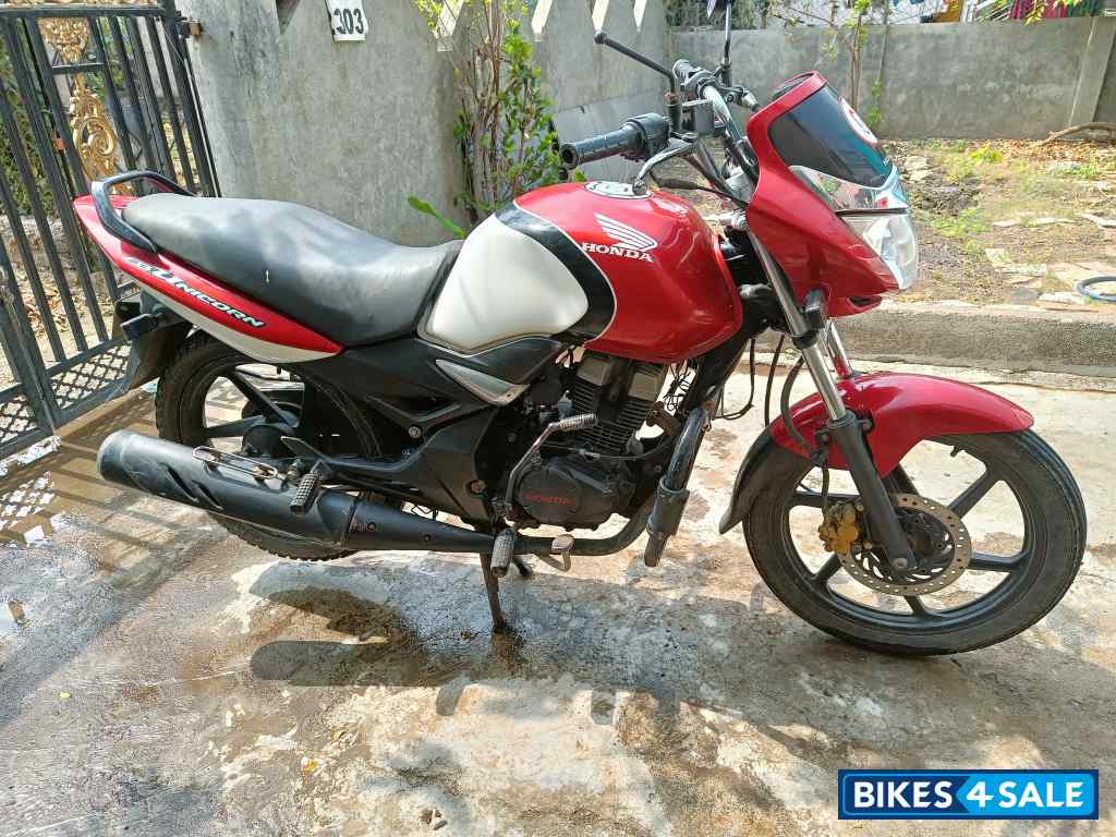 Imperial Red Metallic Honda CB Unicorn