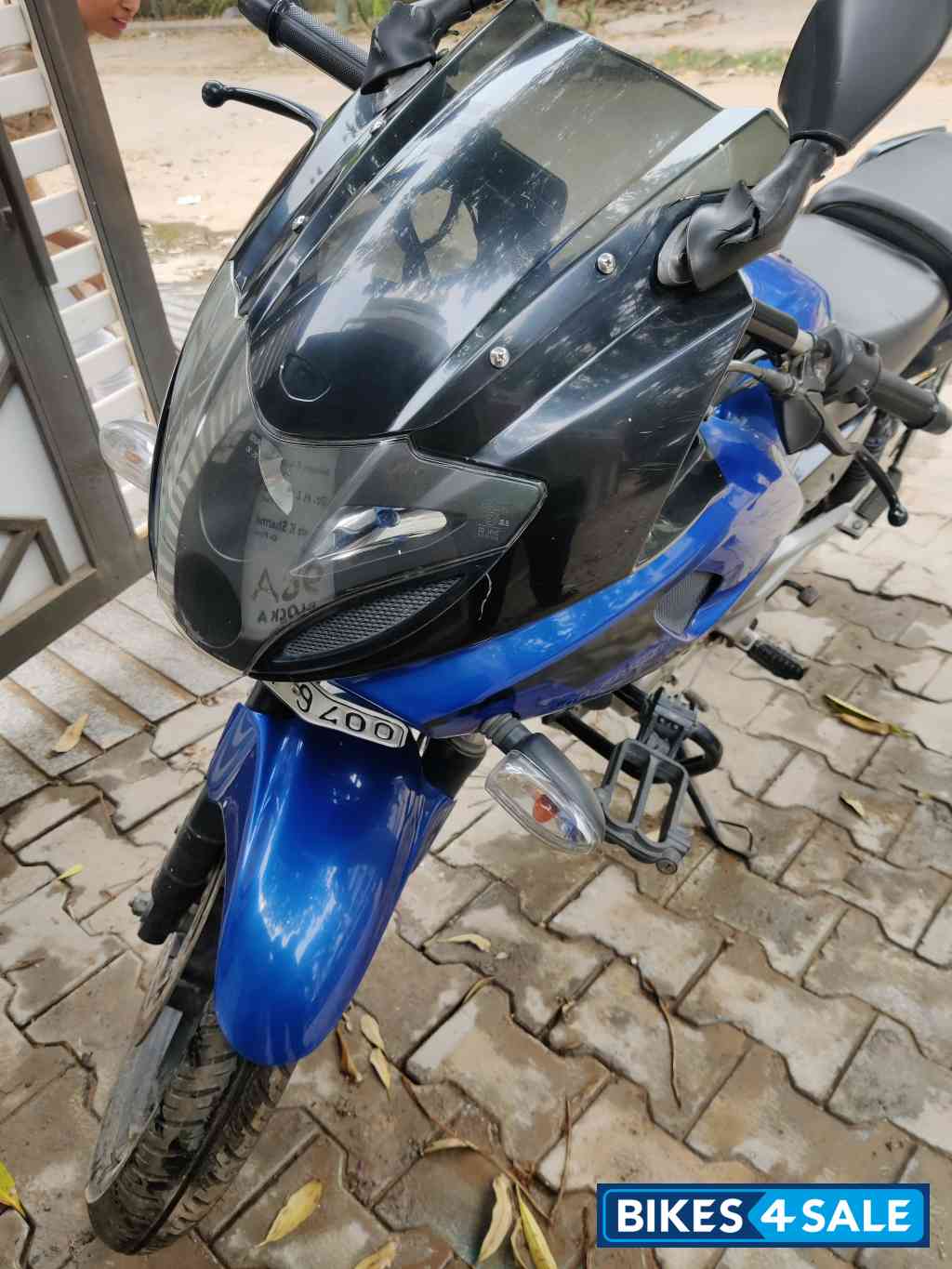 Bajaj Pulsar 220F