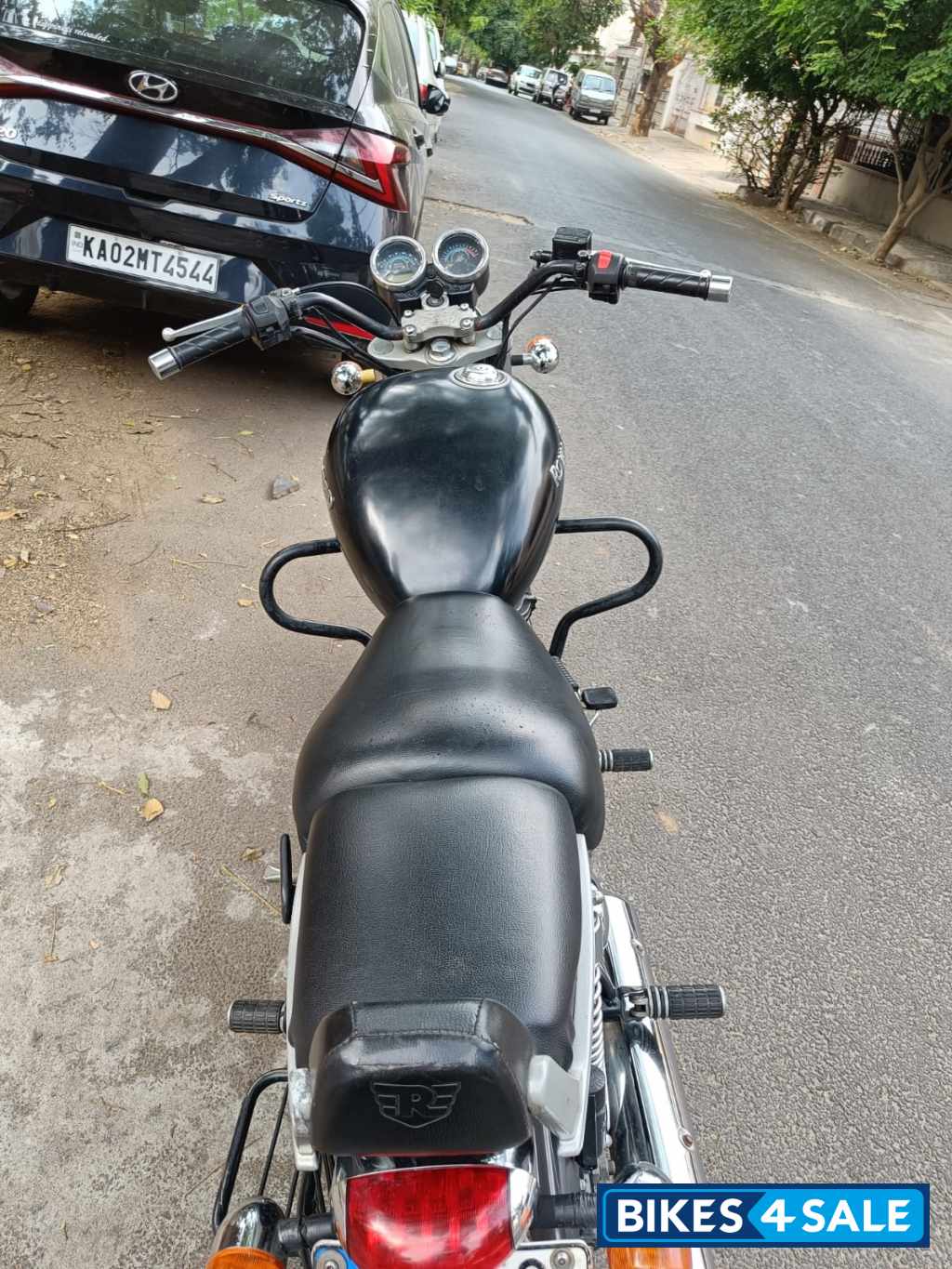 Black Royal Enfield Thunderbird 350