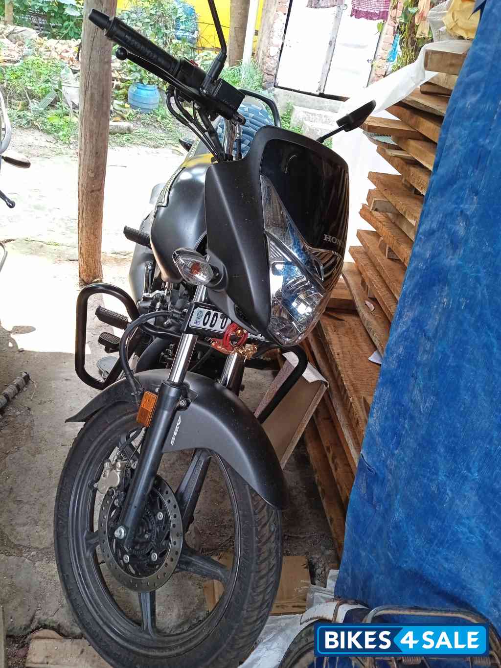 Gray Honda Unicorn 160 BS6