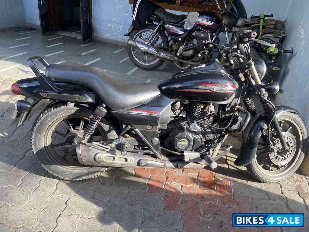 Black Bajaj Avenger Street 220