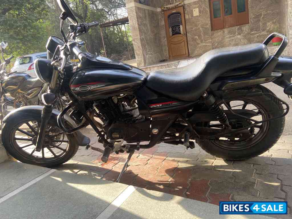 Black Bajaj Avenger Street 220