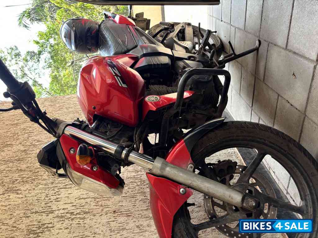 Red Yamaha FZ16