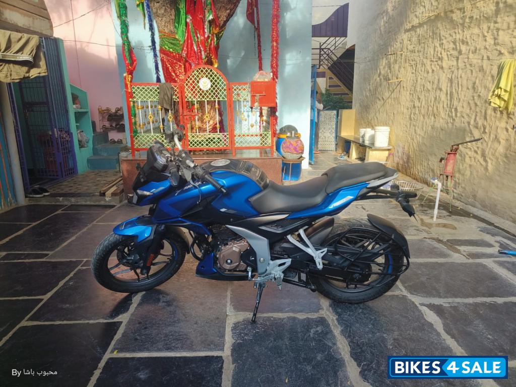 Blue Bajaj Pulsar N160