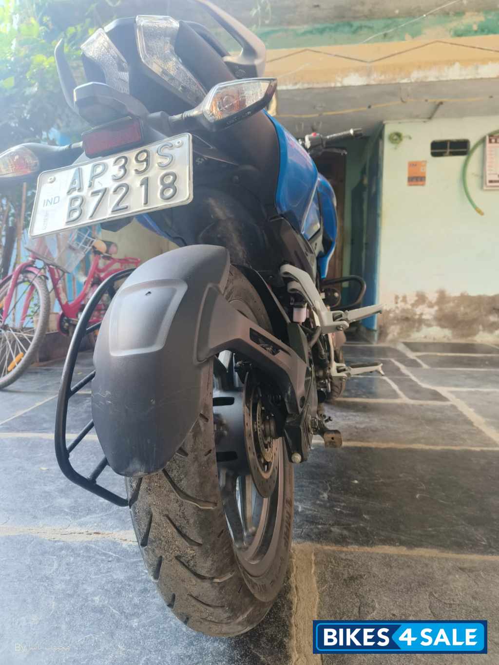 Blue Bajaj Pulsar N160