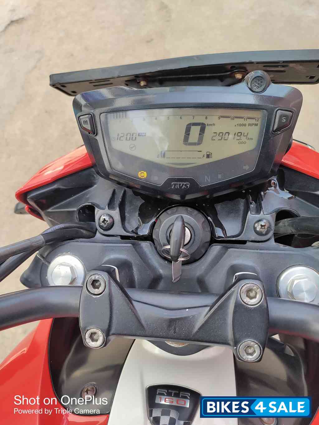 Red TVS Apache RTR 160 4V