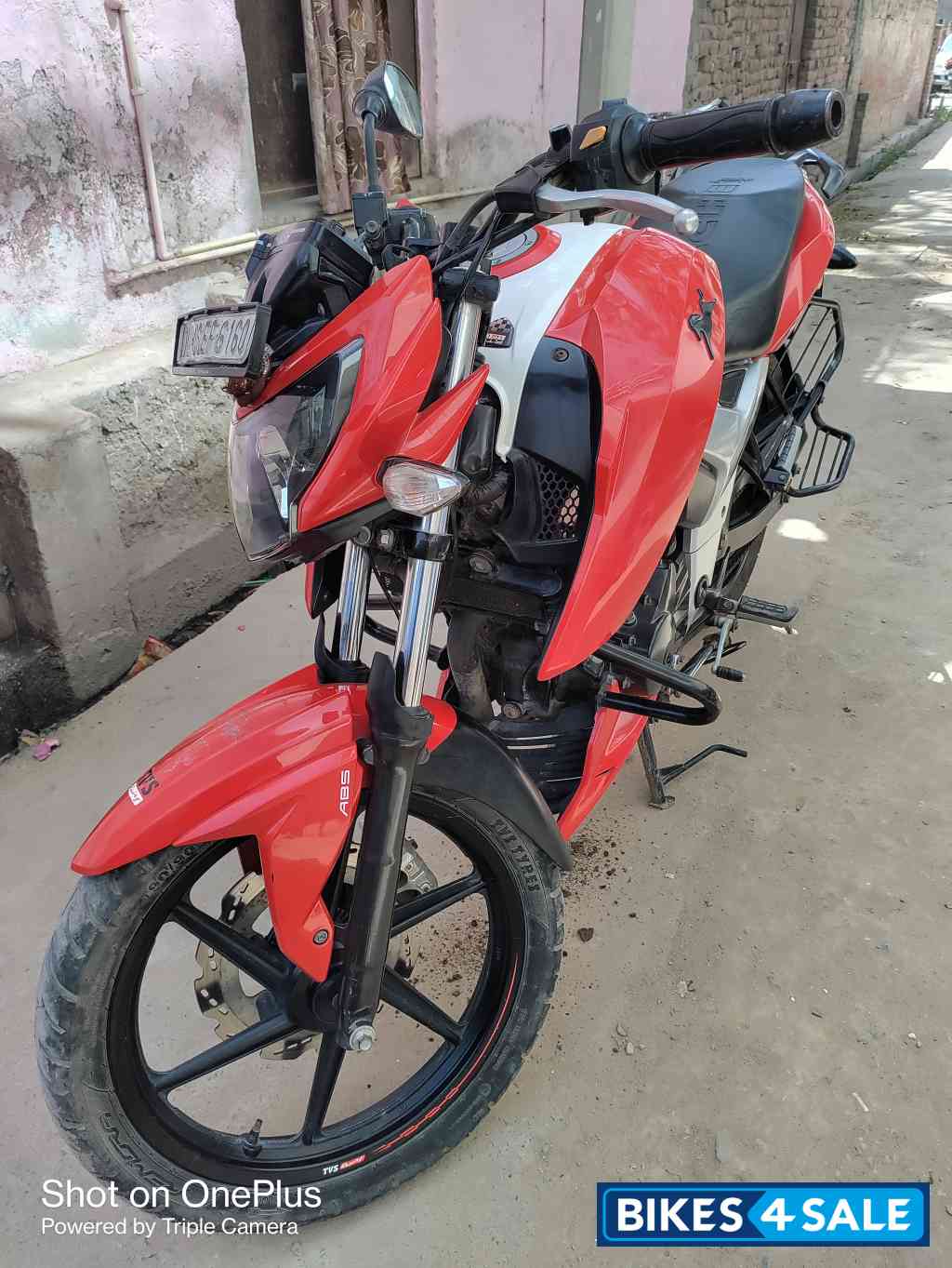 Red TVS Apache RTR 160 4V