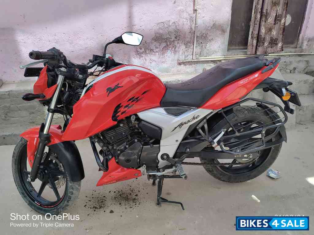 Red TVS Apache RTR 160 4V