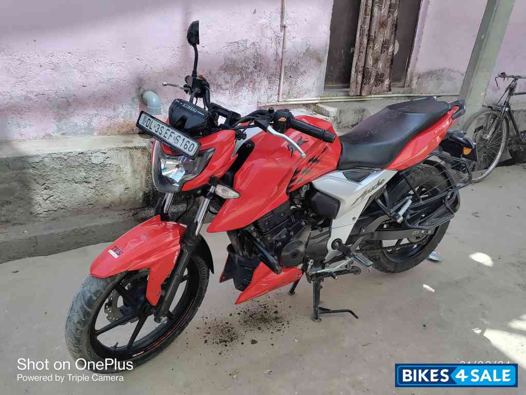 Red TVS Apache RTR 160 4V