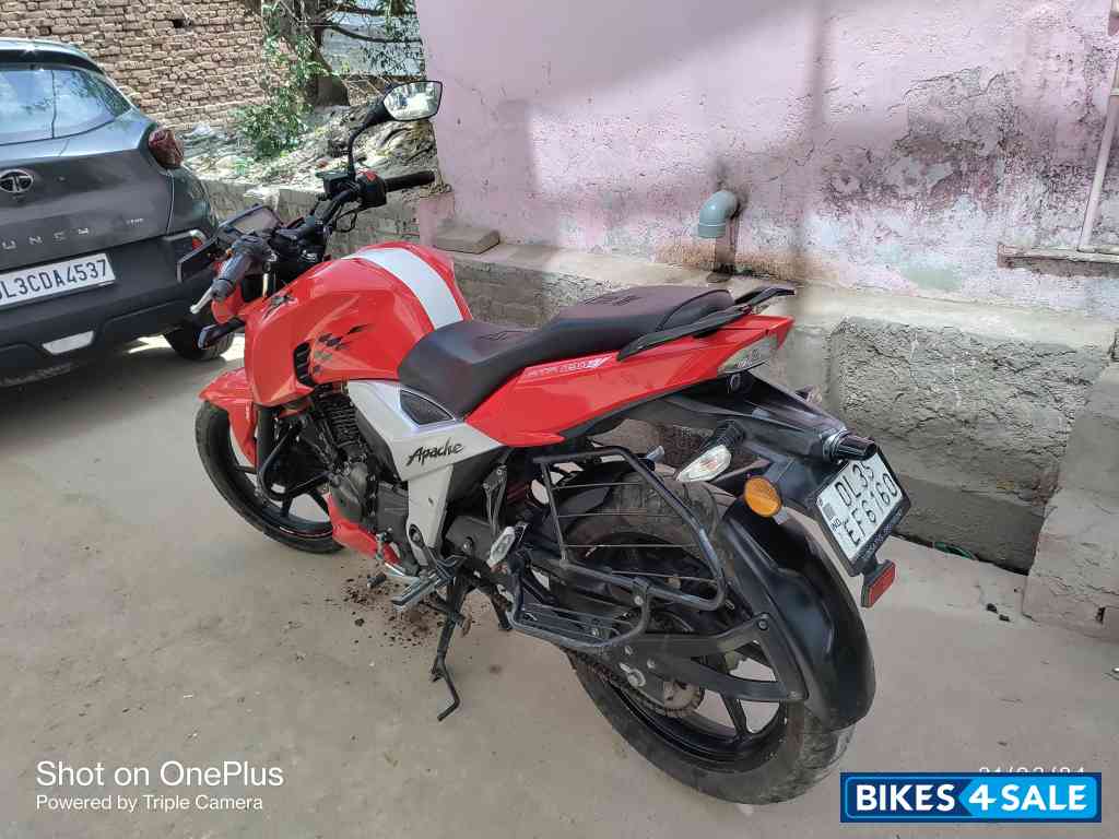 Red TVS Apache RTR 160 4V