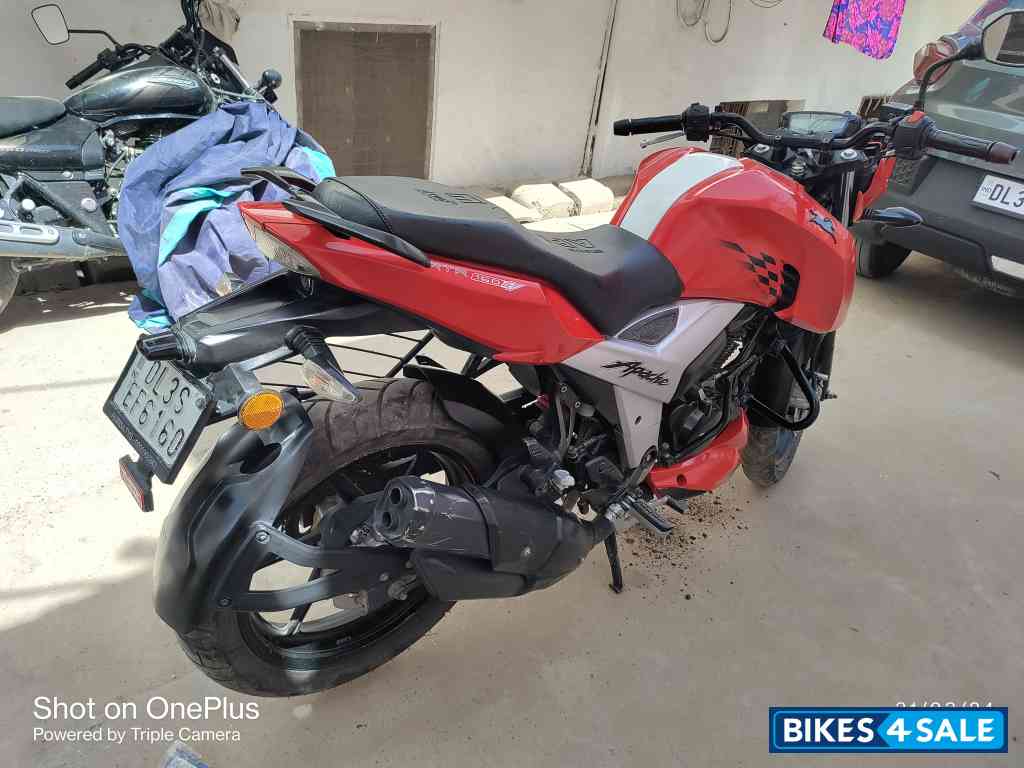 Red TVS Apache RTR 160 4V