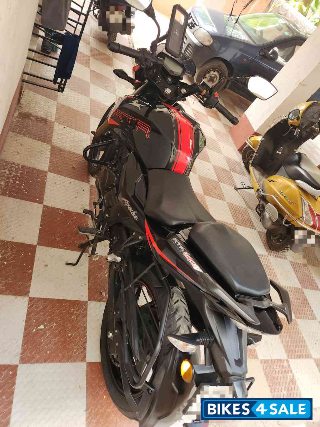 Black TVS Apache RTR 200 4V Race Edition 2.0
