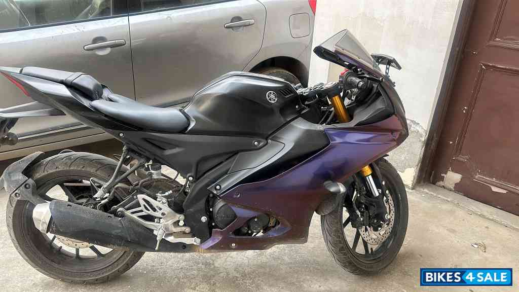 Yamaha R15 V4