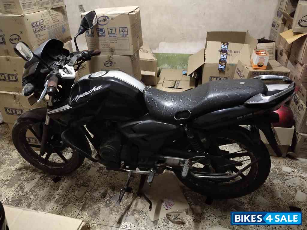 Black TVS Apache RTR 160