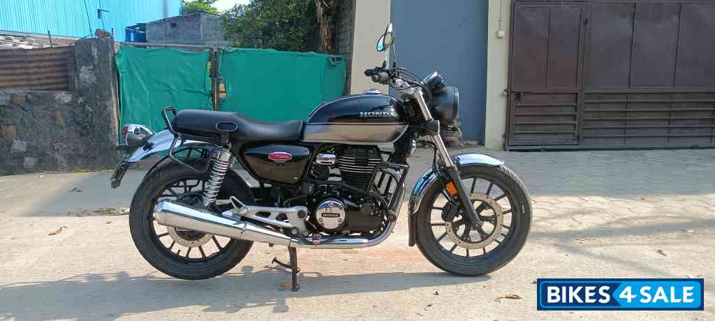Pearl Black Honda CB350 DLX Pro