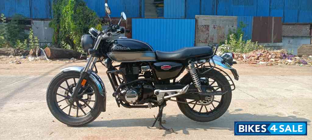 Pearl Black Honda CB350 DLX Pro