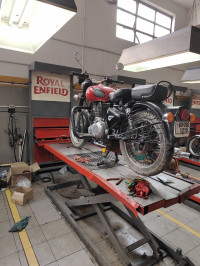 Red Royal Enfield Classic 350 Redditch Red