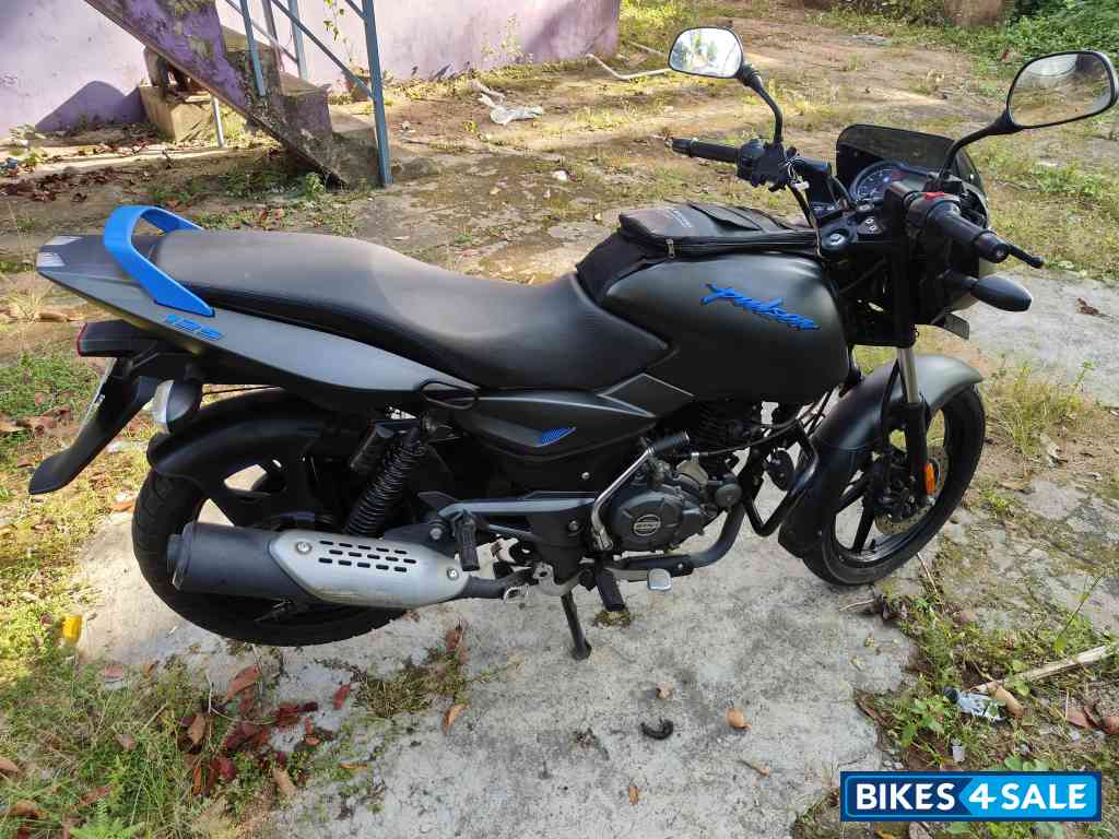 Grey Bajaj Pulsar 125 Neon